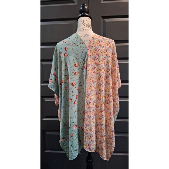 Umgee Mixed Floral Print Short Sleeve Open Front Kimono/Pre-owned, Size Small - Picture 5 of 7